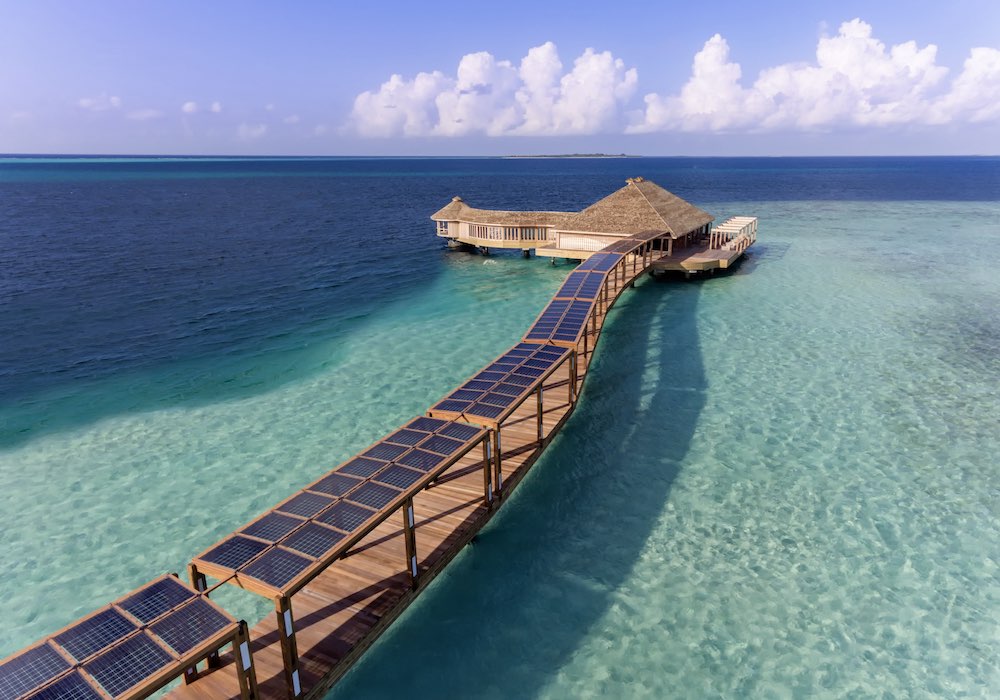 Coco Bar at Hurawalhi Island Resort thumbnail 5
